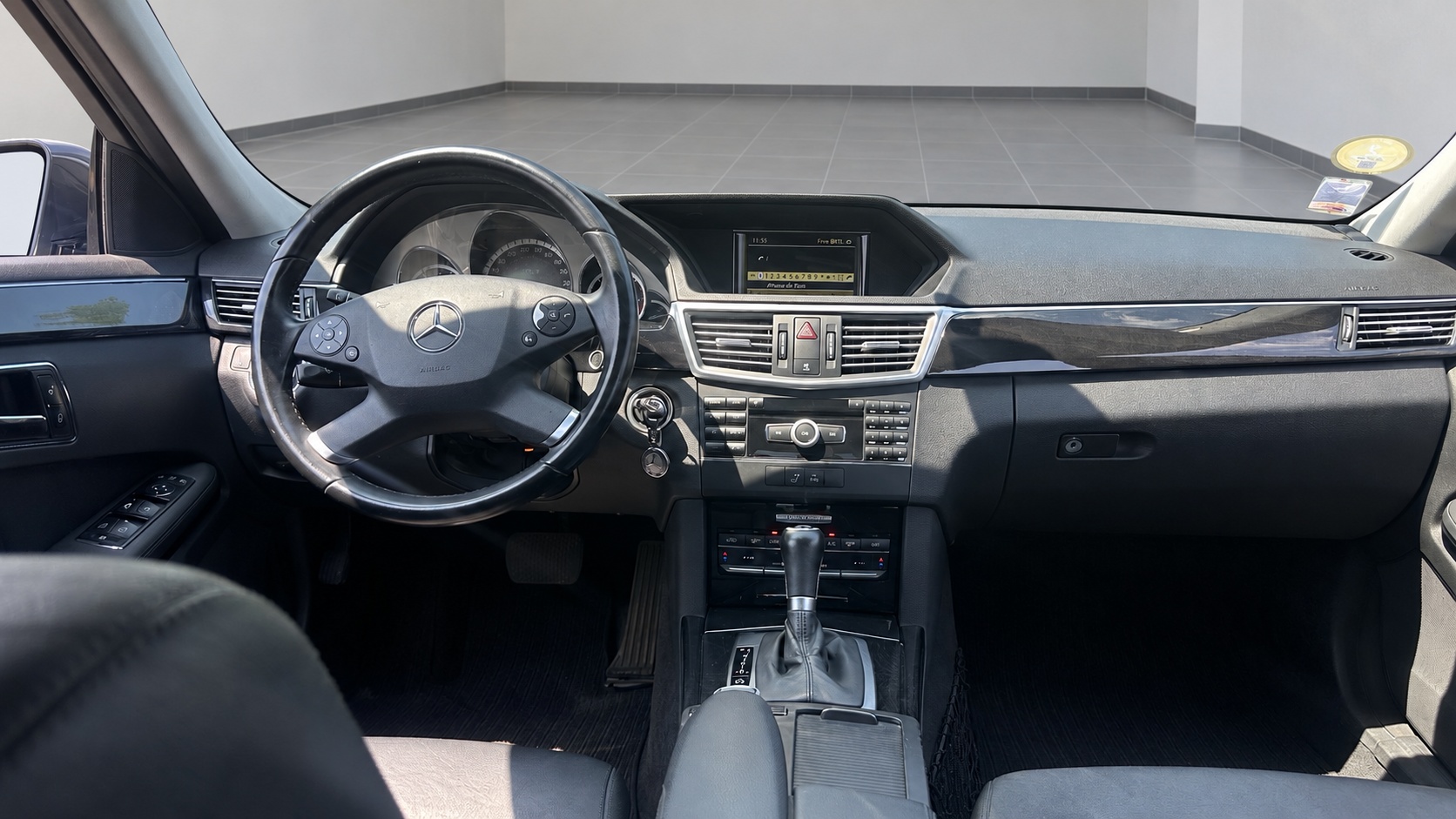 Photo 4 sur 7 du véhicule MERCEDES CLASSE E 220 CDI 2012