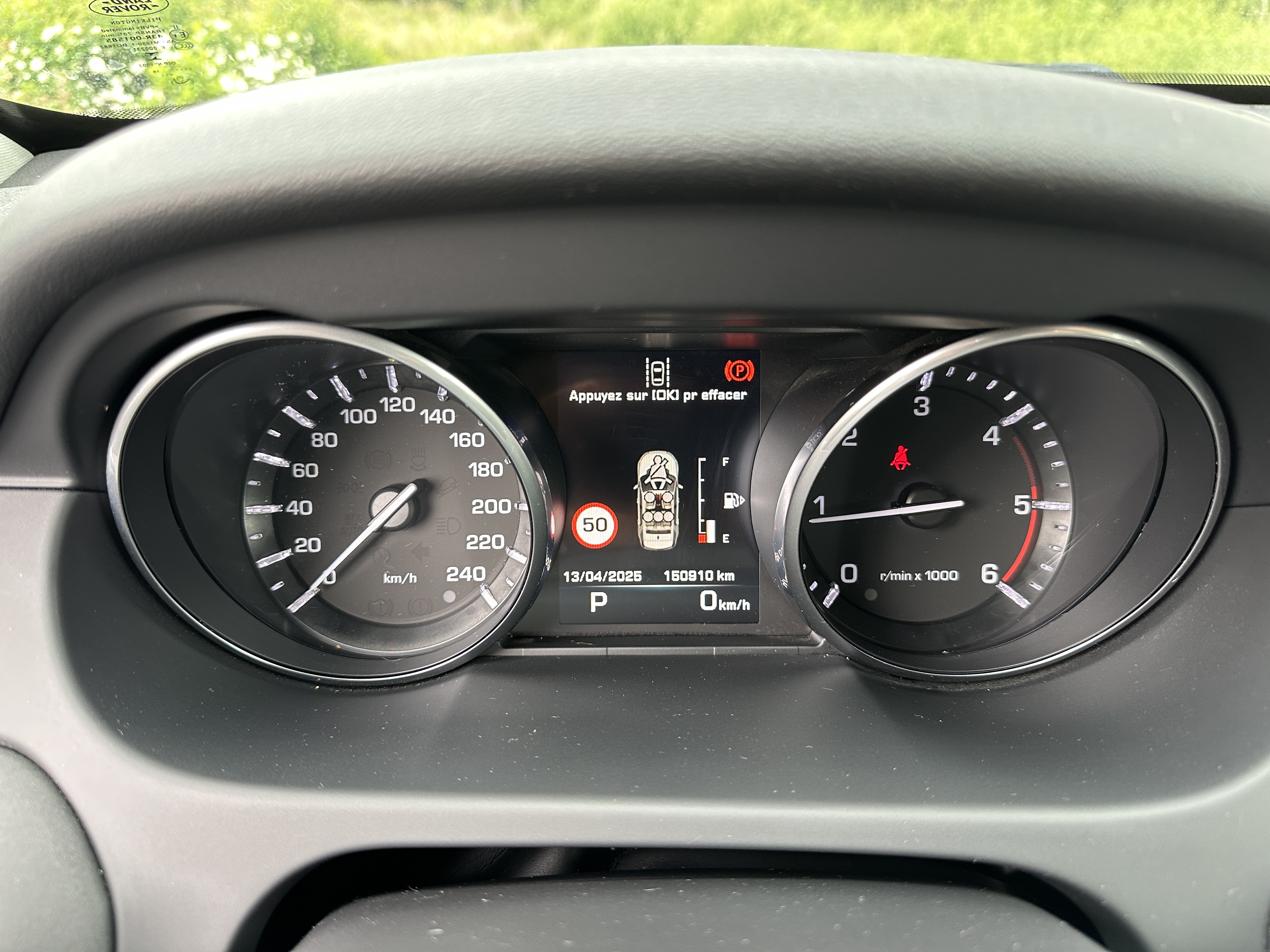 Photo 8 sur 12 du véhicule LAND ROVER Discovery TD4 180 cv sport 2016