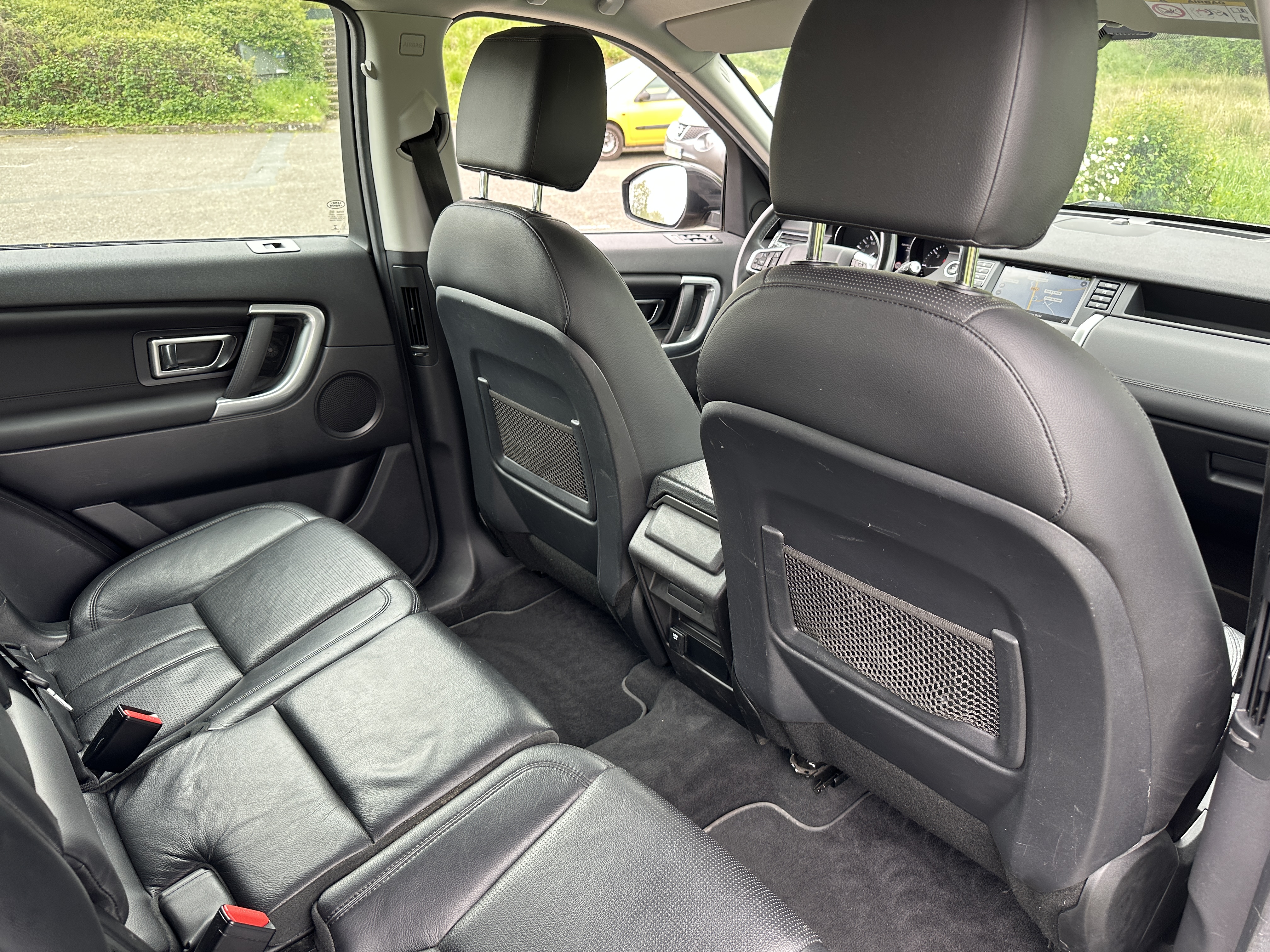 Photo 7 sur 12 du véhicule LAND ROVER Discovery TD4 180 cv sport 2016